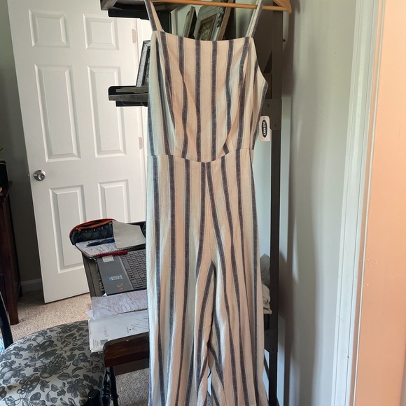Old navy romper brand new - Picture 2 of 4